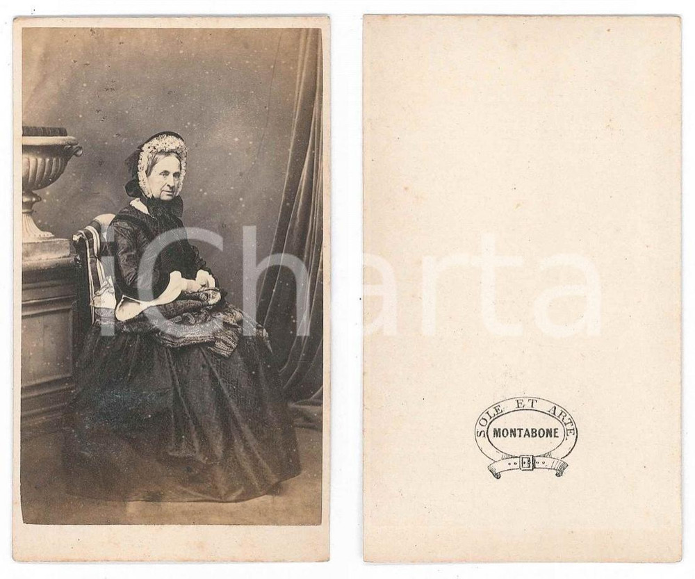 Fotografia d epoca originale 1870 ca TORINO Anziana nobildonna seduta  Ritratto  Foto MONTABONE CDV 1