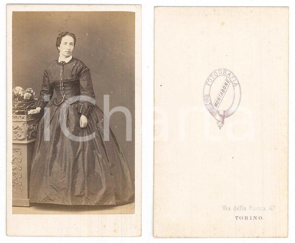 Fotografia d epoca originale 1870 ca TORINO Ritratto di donna con vaso di fiori  Foto MONTABONE CDV 1