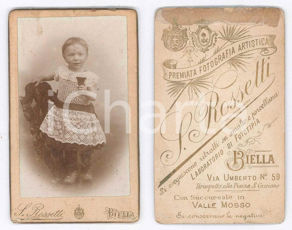 Fotografia d epoca originale 1900 ca BIELLA Ritratto di bambina con bicchiere Foto S. ROSSETTI CDV 1