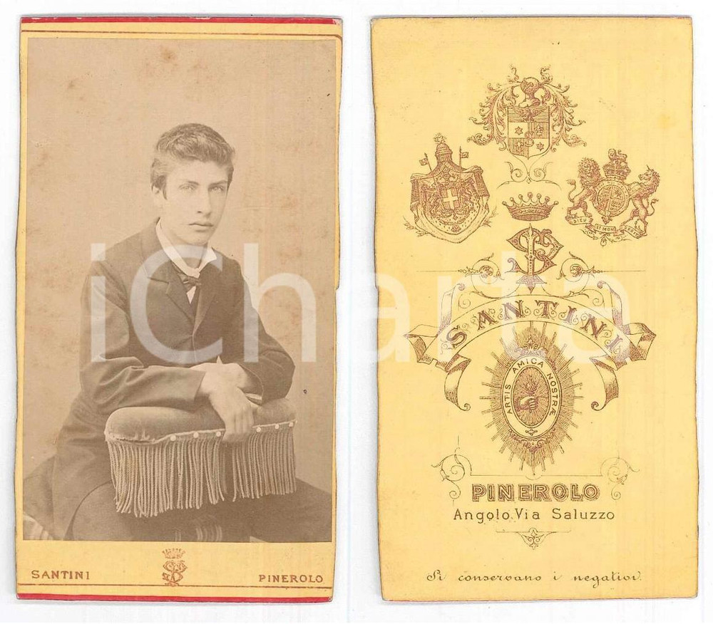 Fotografia d epoca originale 1870 ca PINEROLO Ritratto di giovane uomo seduto Foto SANTINI CDV 1