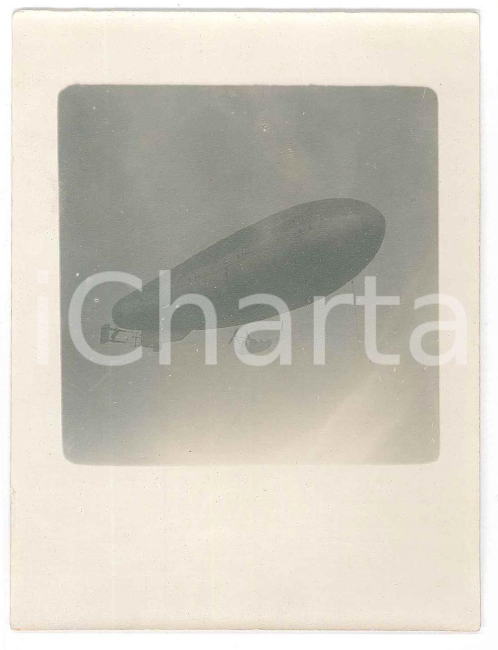 Fotografia d epoca originale 1900 ca AERONAUTICA Dirigibile in volo  Foto 9x11 cm 2 1