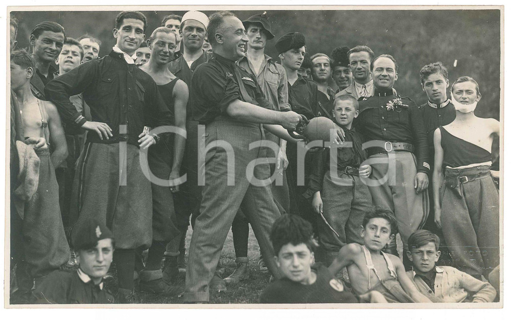Fotografia d epoca originale 1928 LOMBARDIA  FASCISMO  Campo estivo balilla di Milano  Istruttore con peso 1