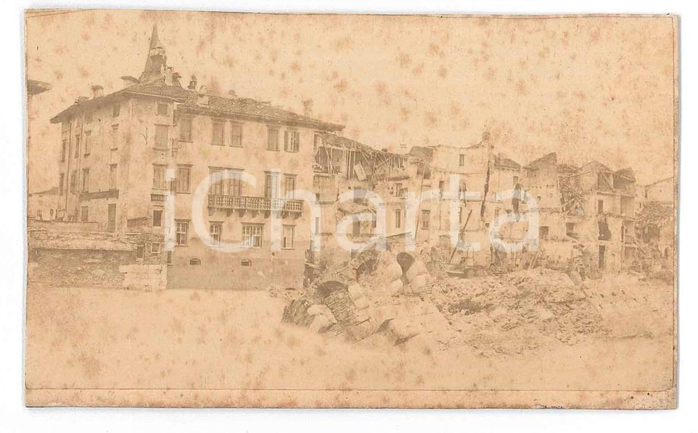 Fotografia d epoca originale 1887 TERREMOTO LIGURIA  Paese distrutto Foto Guglielmo ZANOLLO CDV 1