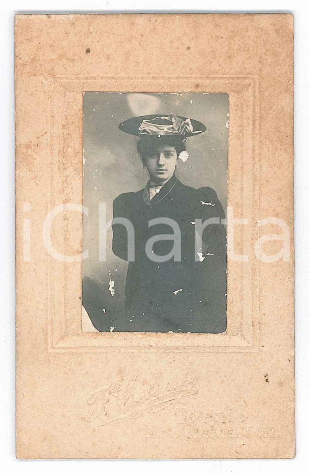 Fotografia d epoca originale 1900 ca TORINO Giovane donna con il cappello  Ritratto Foto A. COLOMBO CDV 1