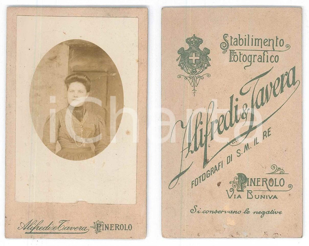 Fotografia d epoca originale 1900 ca PINEROLO Donna in abito a quadretti Foto ALFREDI & TAVERA CDV 1
