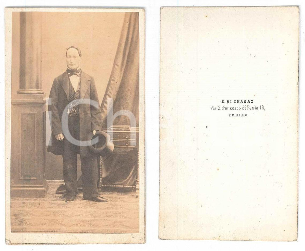 Fotografia d epoca originale 1870 ca TORINO Gentiluomo con il cilindro in mano Foto E. DI CHANAZ CDV 1