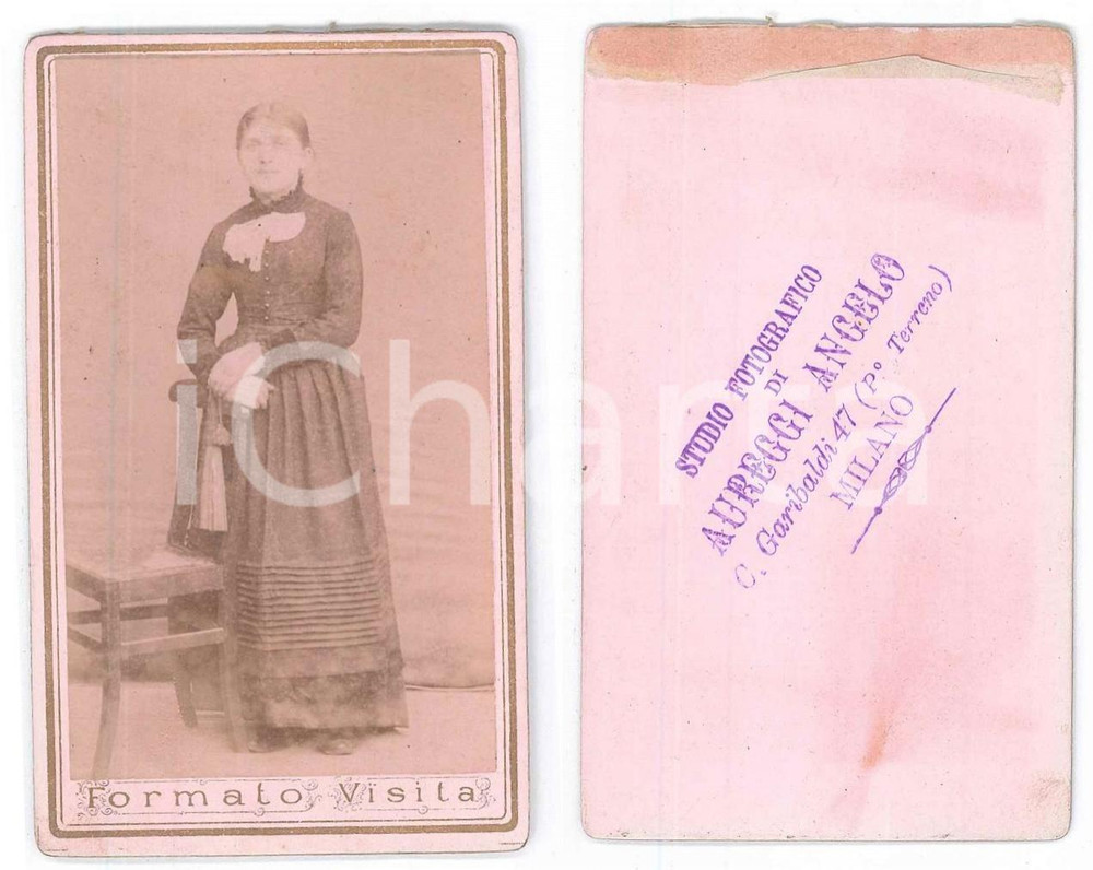 Fotografia d epoca originale 1880 ca MILANO Ritratto di donna con la sedia Foto Angelo AUREGGI CDV 1