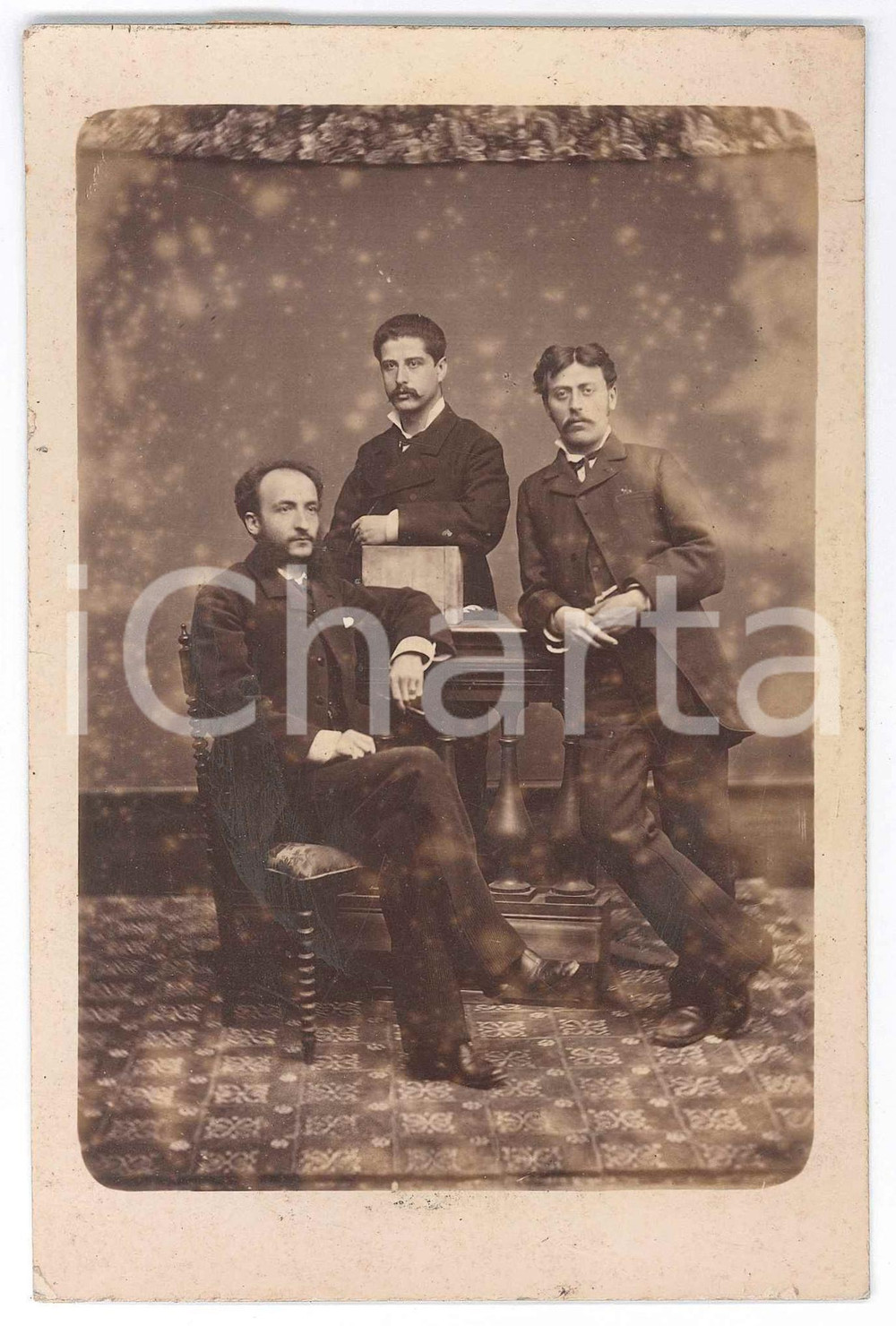Fotografia d epoca originale 1880 ca COSTUME ITALIA Ritratto di tre giovani uomini  Fotografia 11x16 cm 1