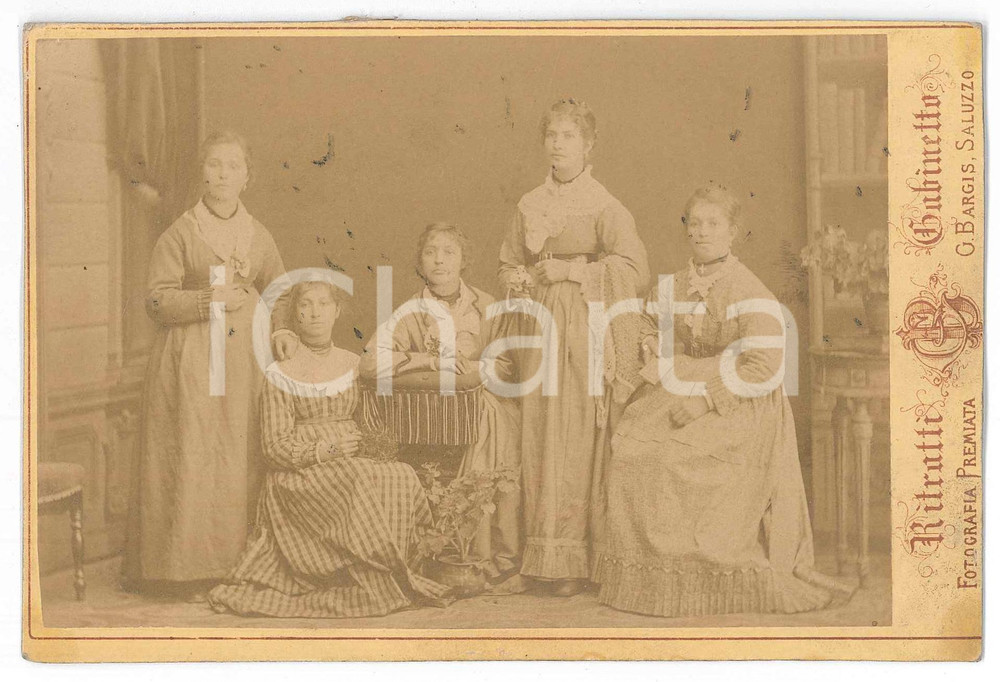 Fotografia d epoca originale 1880 ca SALUZZO CN Ritratto di famiglia  Cinque donne Foto G. BARGIS 1