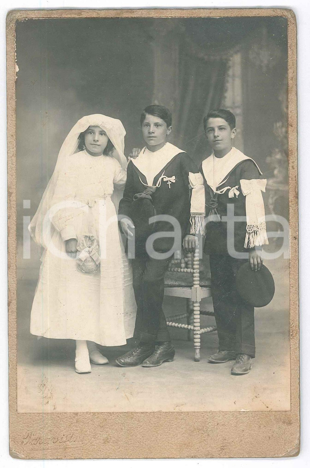 Fotografia d epoca originale 1900 ca MARSEILLE Tre fratelli alla Prima Comunione  Ritratto Foto PARAVISINI 1