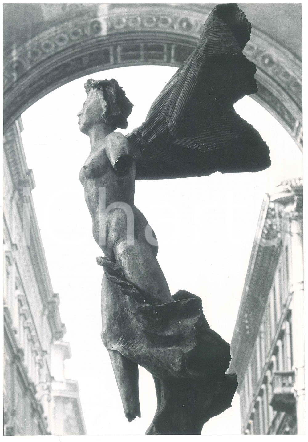 Fotografia d epoca originale 1978 MILANO Statua Vittoria effimera di NASTASIO pro don GNOCCHI 2  Foto 1