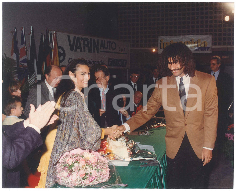 Fotografia d epoca originale 1990 ca MILANO Ruud GULLIT Rosanna SCHIAFFINO Aldo ANIASI Bruno PIZZUL Foto 1