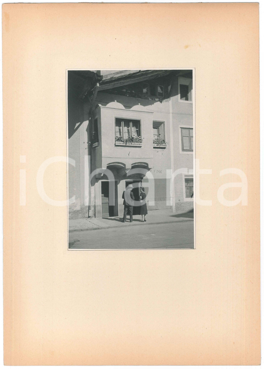 Fotografia d epoca originale 1949 VIPITENO BZ Sulla soglia di casa  Foto ARTISTICA con passepartout 24x34 1