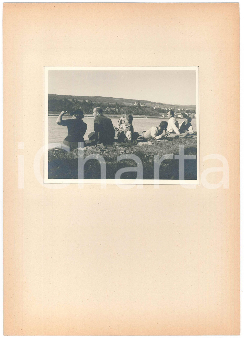 Fotografia d epoca originale 1936 MELK AUSTRIA In attesa del vapore  Foto ARTISTICA con passepartout 24x34 1