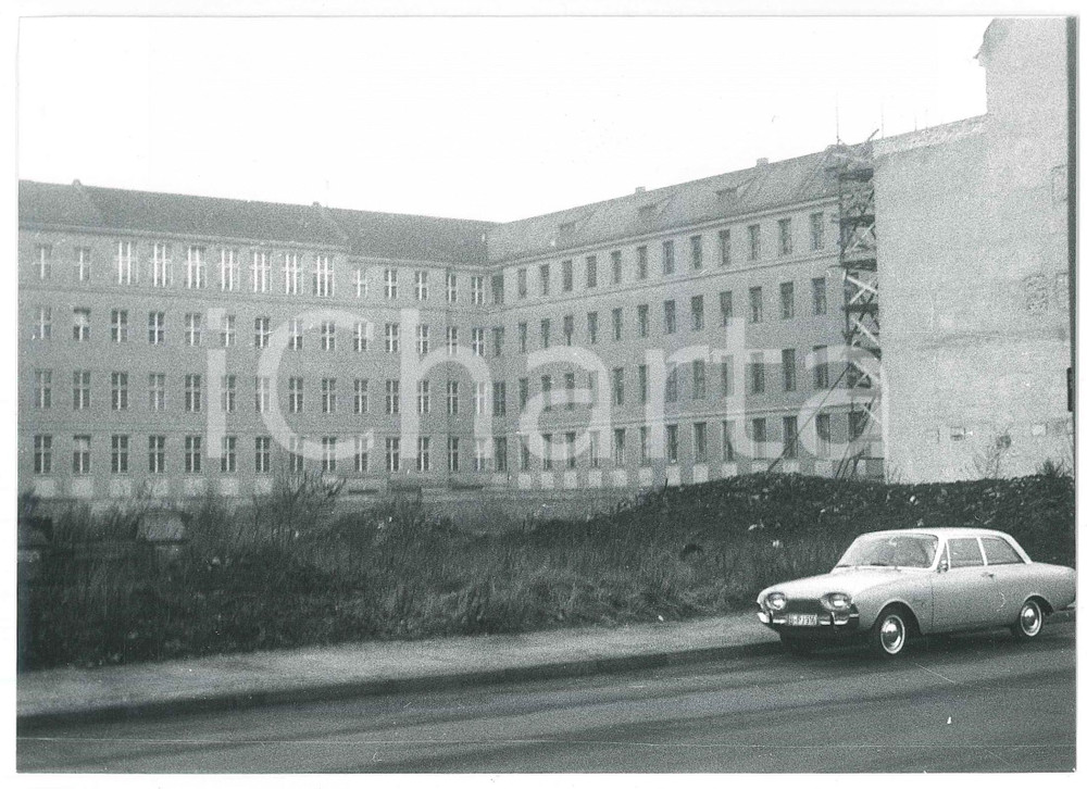 Fotografia d epoca originale 1962 BERLINO Area del Muro  Caserma  Fotografia 18x13 cm 1