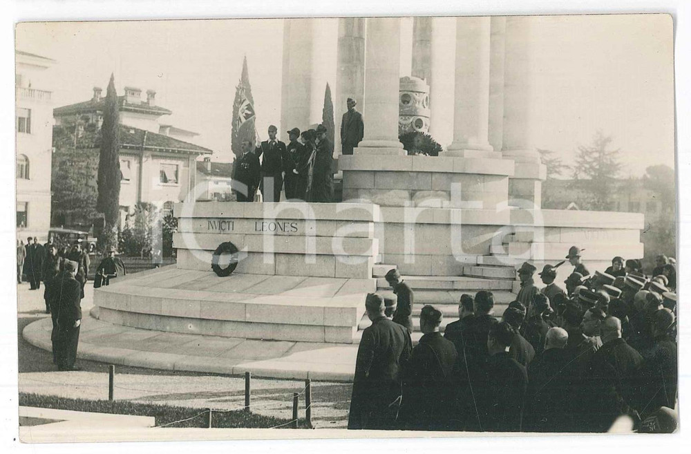 Fotografia d epoca originale 1929 GORIZIA Monumento ai Caduti  Attesa per visita del principe Umberto Foto 1