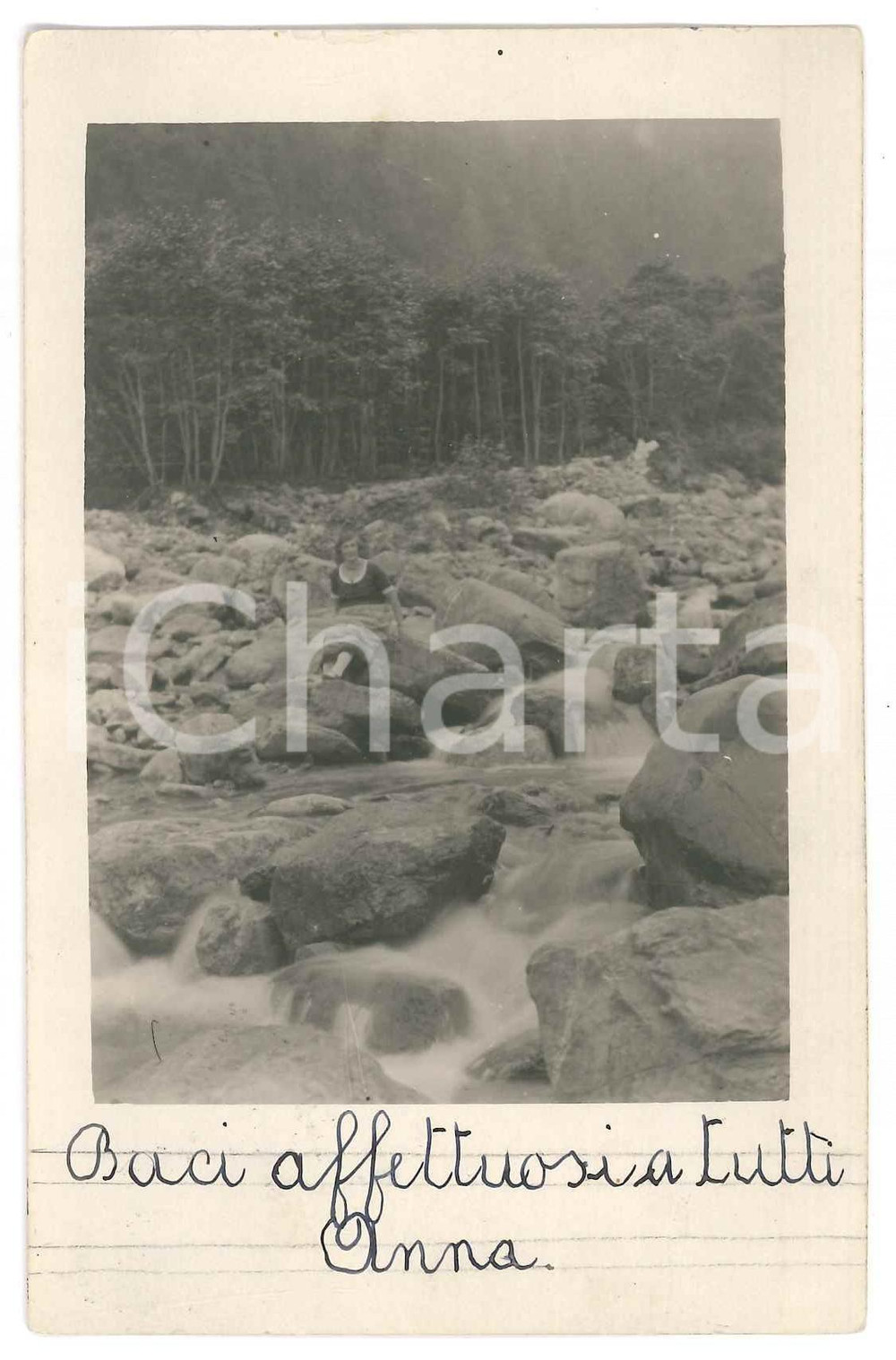 Fotografia d epoca originale 1953 Area di TRIESTE  Giovane donna presso un torrente  Foto cartolina 9x14 cm 1