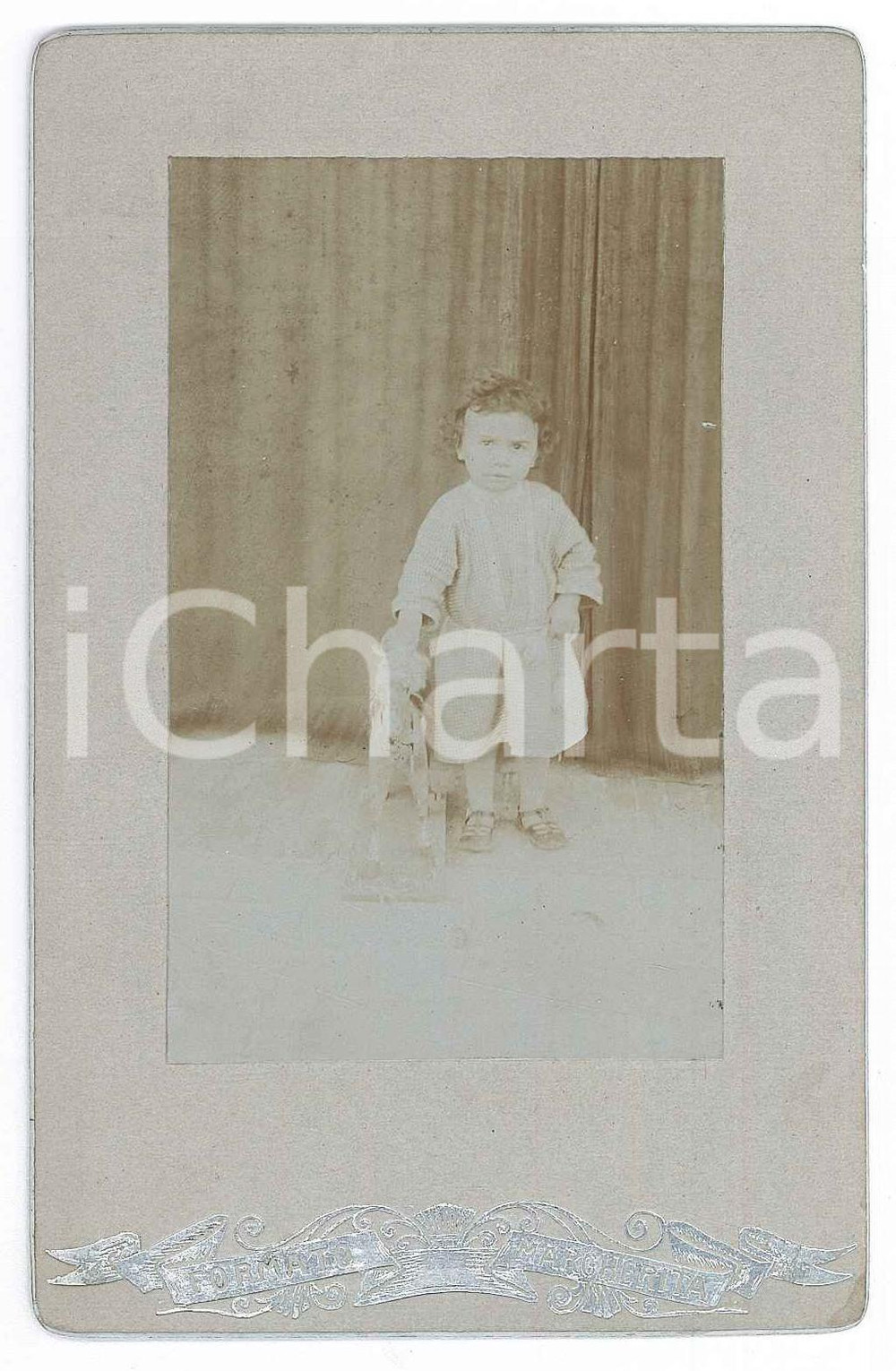 Fotografia d epoca originale 1910 ca COSTUME ITALIA Bambino con cavallino a dondolo Foto 8x12 cm 1