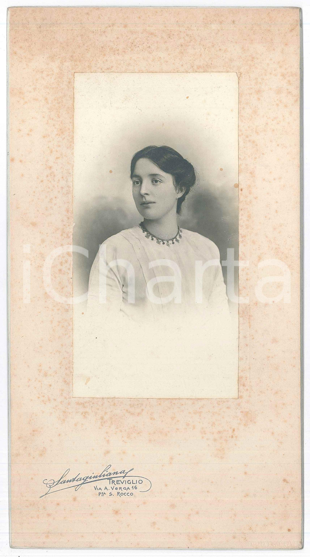 Fotografia d epoca originale 1915 ca TREVIGLIO BG Giovane donna in abito bianco  Foto SANTAGIULIANA 14x25 1