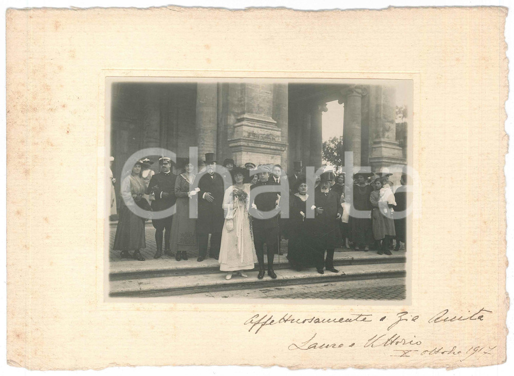 Fotografia d epoca originale 1917 LOMBARDIA Sposi all uscita dalla chiesa  Foto gruppo 25x18 1