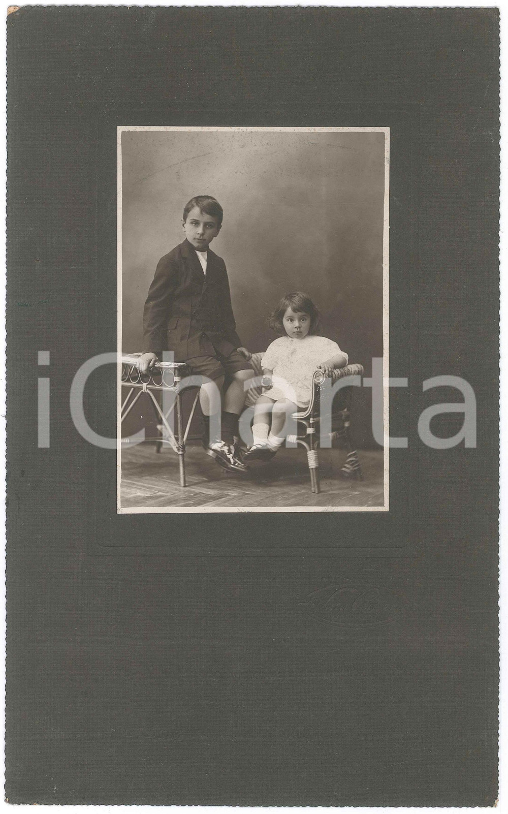 Fotografia d epoca originale 1925 ca MILANO Ritratto di due fratellini  Foto Luca COMERIO 18x29 cm 1
