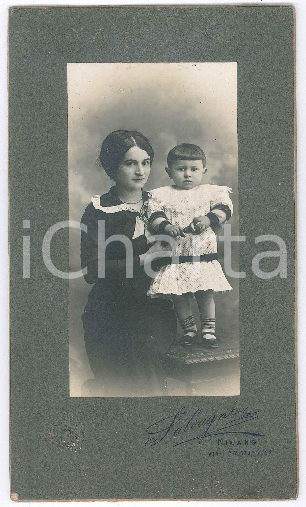 Fotografia d epoca originale 1910 ca MILANO Donna con bambina sulla sedia  Ritratto Foto SALVAGNI 1