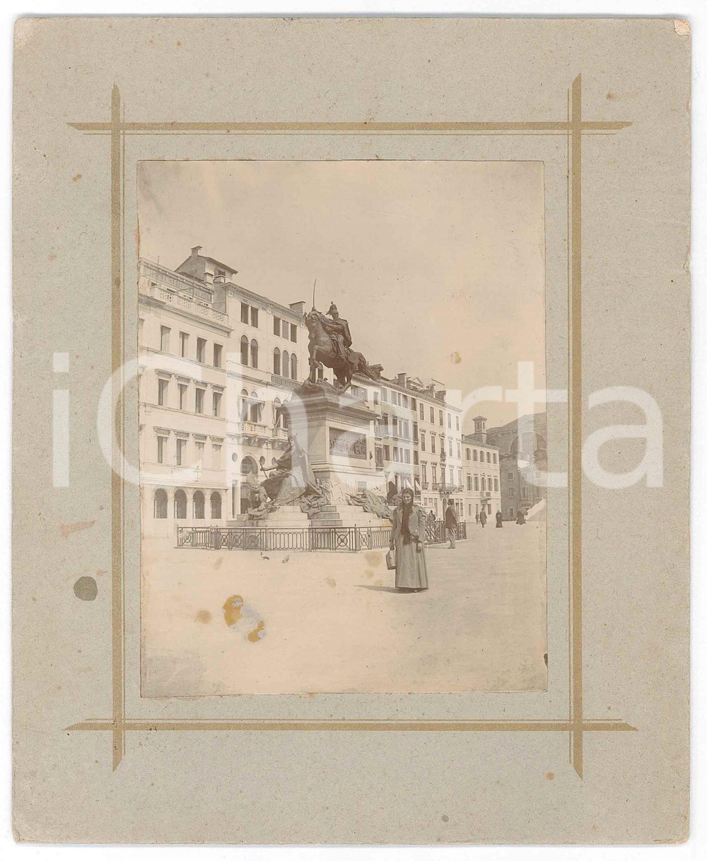 Fotografia d epoca originale 1900 ca VENEZIA Riva degli Schiavoni  Monumento a Vittorio Emanuele II ANIMATA 1