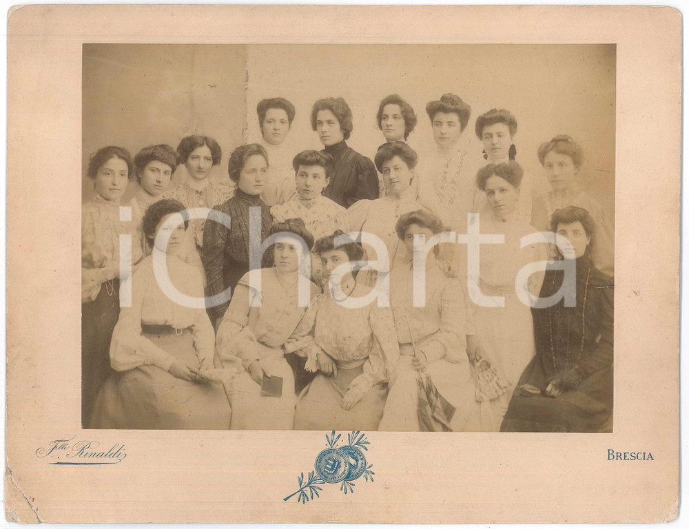 Fotografia d epoca originale 1900 ca BRESCIA Gruppo di giovani donne  Foto RARA F.lli RINALDI 35x27 cm 1