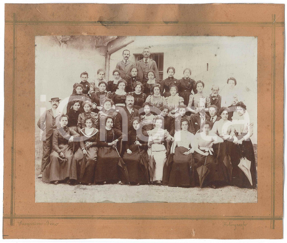 Fotografia d epoca originale 1900 ca CHIASSO CANTON TICINO Associazione femminile  Foto Gino SAVAZZINI 1