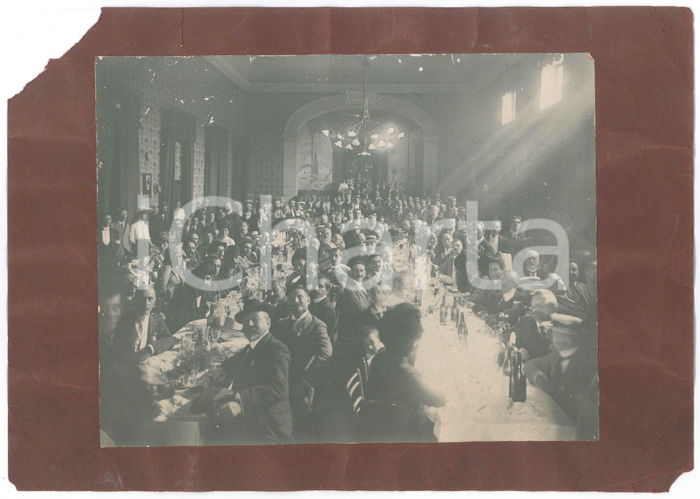 Fotografia d epoca originale 1915 ca COSTUME ITALIA Banchetto affollato in salone D. VILLA  Foto 35x25 cm 1