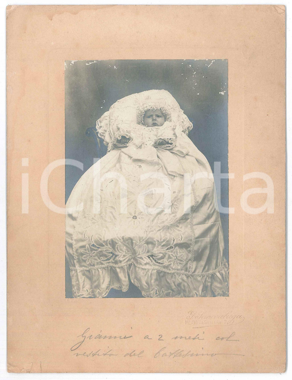 Fotografia d epoca originale 1920 ca MILANO Bambino di 2 mesi con il vestito del battesimo  Foto16x22 cm 1