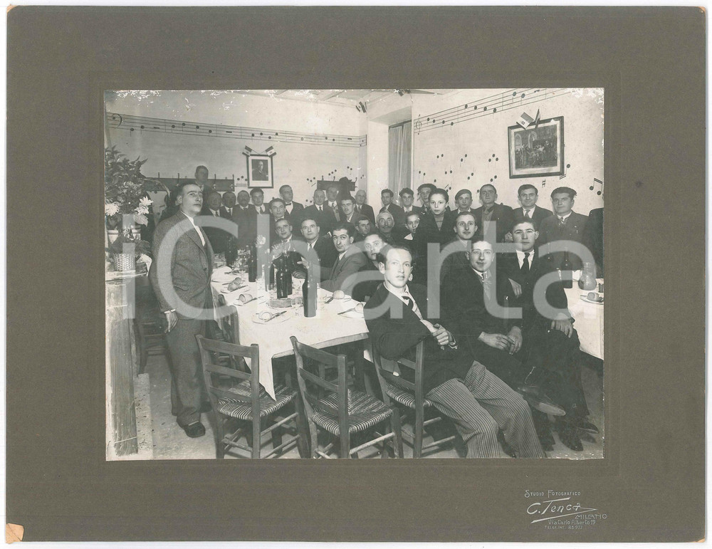 Fotografia d epoca originale 1930 ca MILANO Associazione musicale amatoriale  Pranzo sociale Foto C. TENCA 1