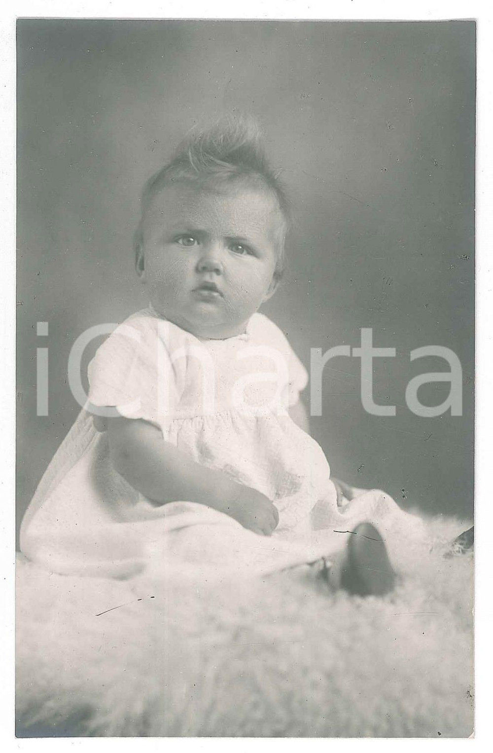 Fotografia d epoca originale 1940 ca RAPALLO / GENOVA Bambina in abito bianco Foto Remo RAMONDINI 14x9 1