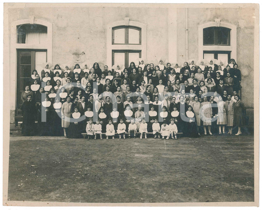 Fotografia d epoca originale 1925 ca ITALIA Istituto Religioso  Gruppo donne e bambine  Fotografia 29x23 cm 1