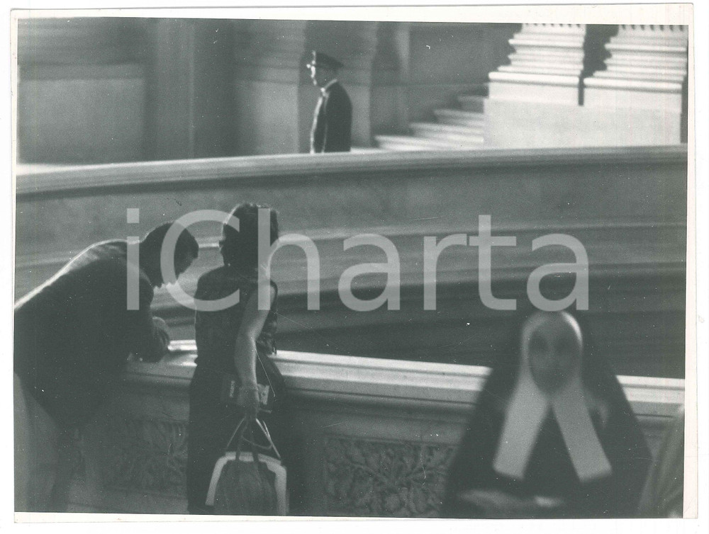 Fotografia d epoca originale 1963 PARIS HÃ´tel des Invalides  Turisti alla tomba di NAPOLEONE Foto ARTISTICA 1