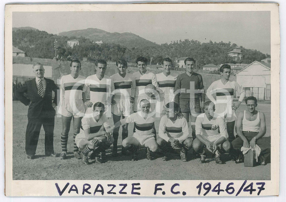 Fotografia d epoca originale 1946 CALCIO  VARAZZE F.C. Allenatore Mario TOSELLI con la squadra  Foto 23x16 1