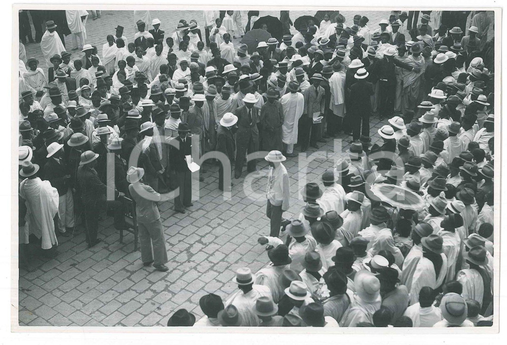 Fotografia d epoca originale 1935 ca MADAGASCAR Azienda agricola  Reclutamento lavoratori 1 Foto 18x13 1