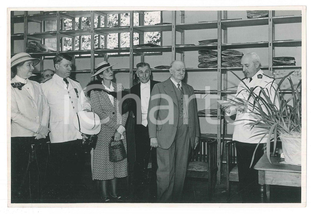 Fotografia d epoca originale 1935 ca MADAGASCAR AutoritÃ  in visita presso un azienda agricola Foto 18x13 1