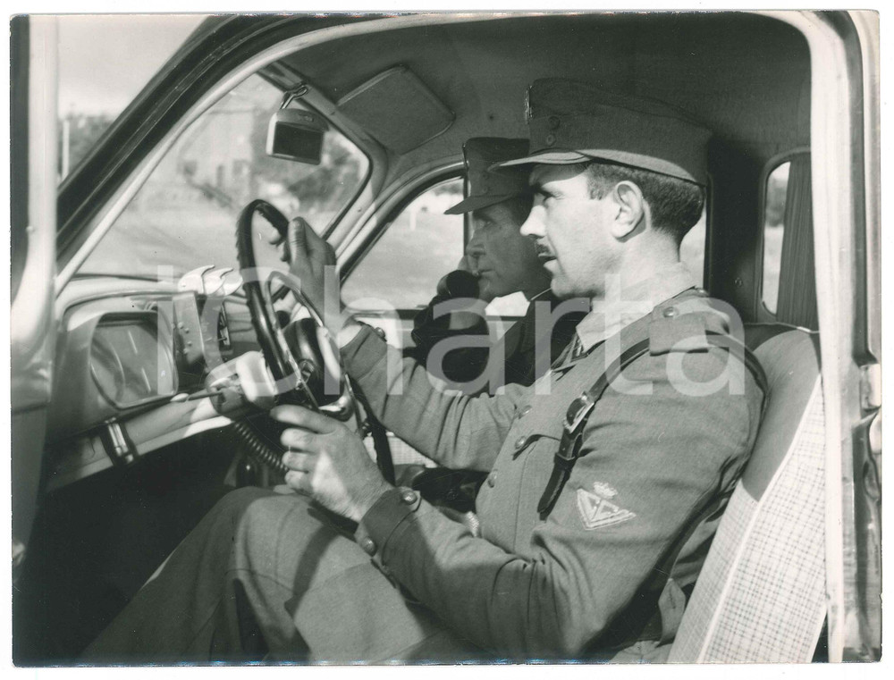 Fotografia d epoca originale 1960 ca ESPAÃ‘A  GUARDIA CIVIL  Pattuglia in auto  Foto 24x18 cm 1