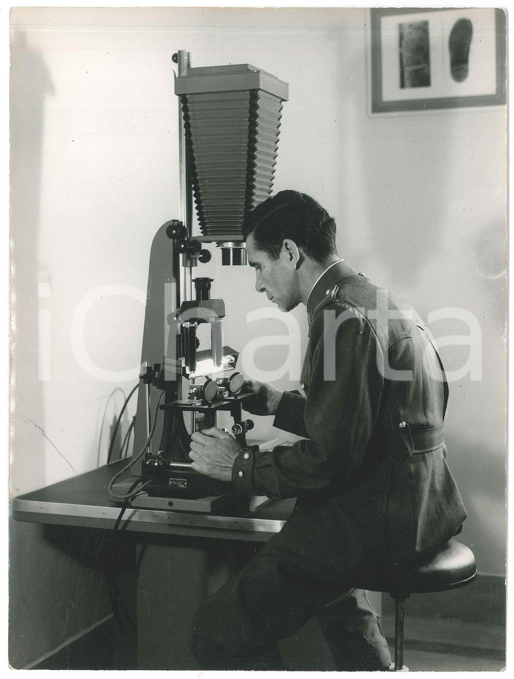 Fotografia d epoca originale 1960 ca SPAGNA  GUARDIA CIVIL  Laboratorio de tecnica policial  Foto 18x24 cm 1