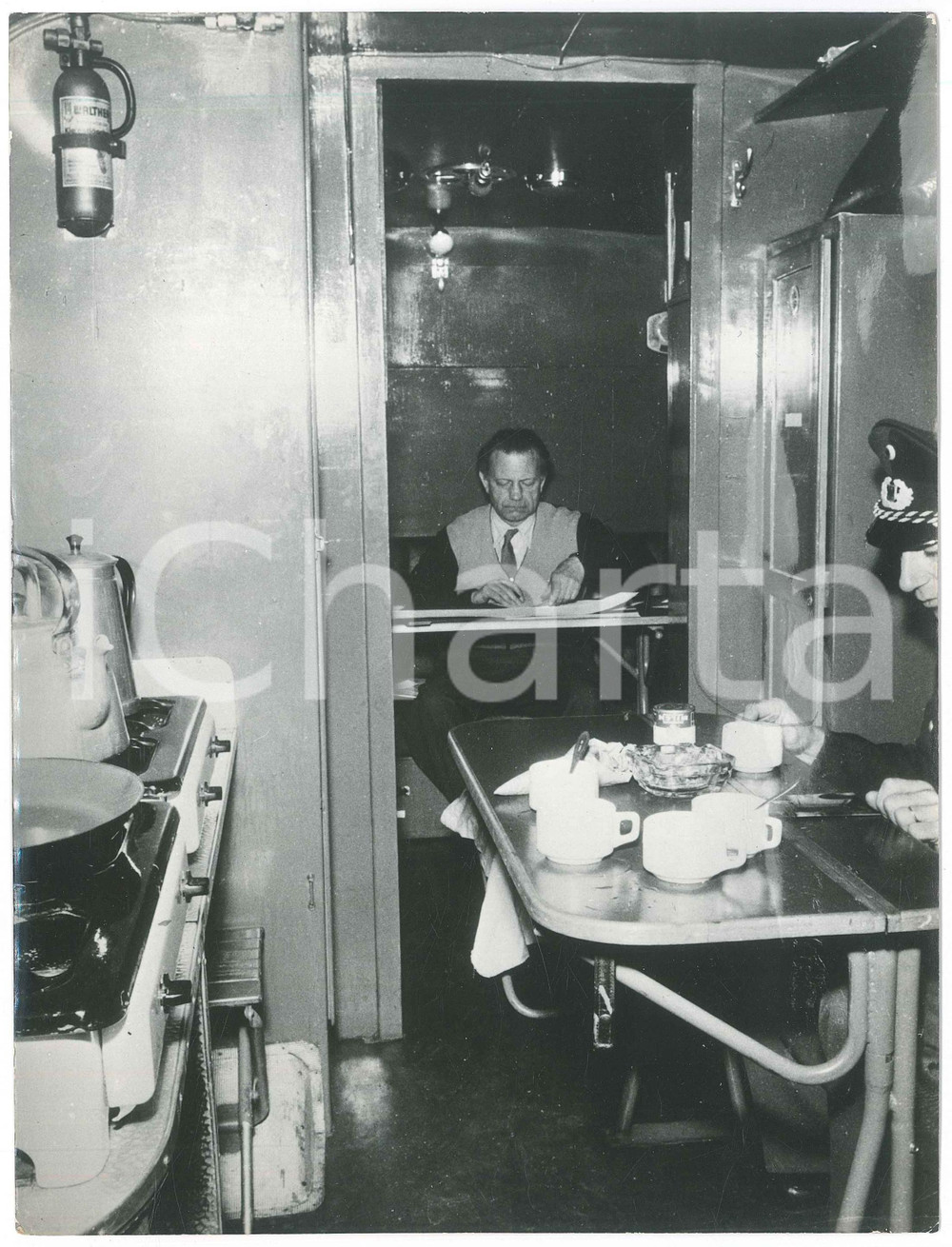 Fotografia d epoca originale 1960 ca DEUTSCHLAND  POLIZEI  Agenti in alloggio di servizio Foto 18x24 cm 1