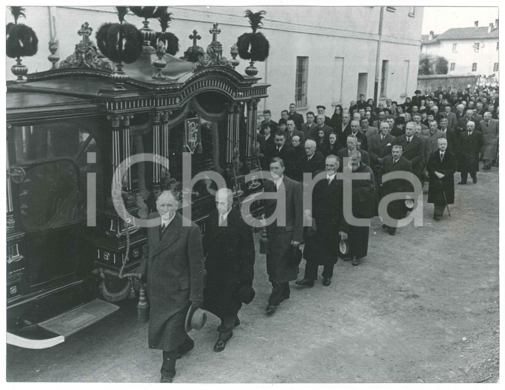 Fotografia d epoca originale 1944 MILANO Via Macconago  Azienda Agricola PEREGO Corteo funerali titolare 8 1