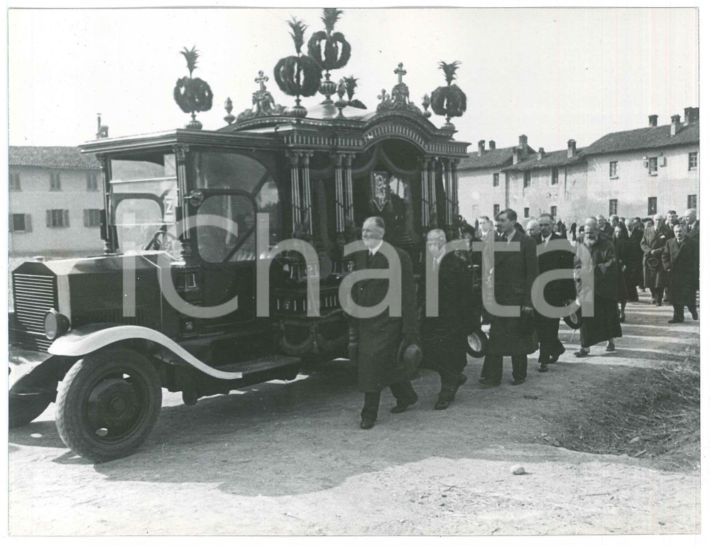 Fotografia d epoca originale 1944 MILANO Via Macconago  Azienda Agricola PEREGO  Funerali titolare 6 Foto 1