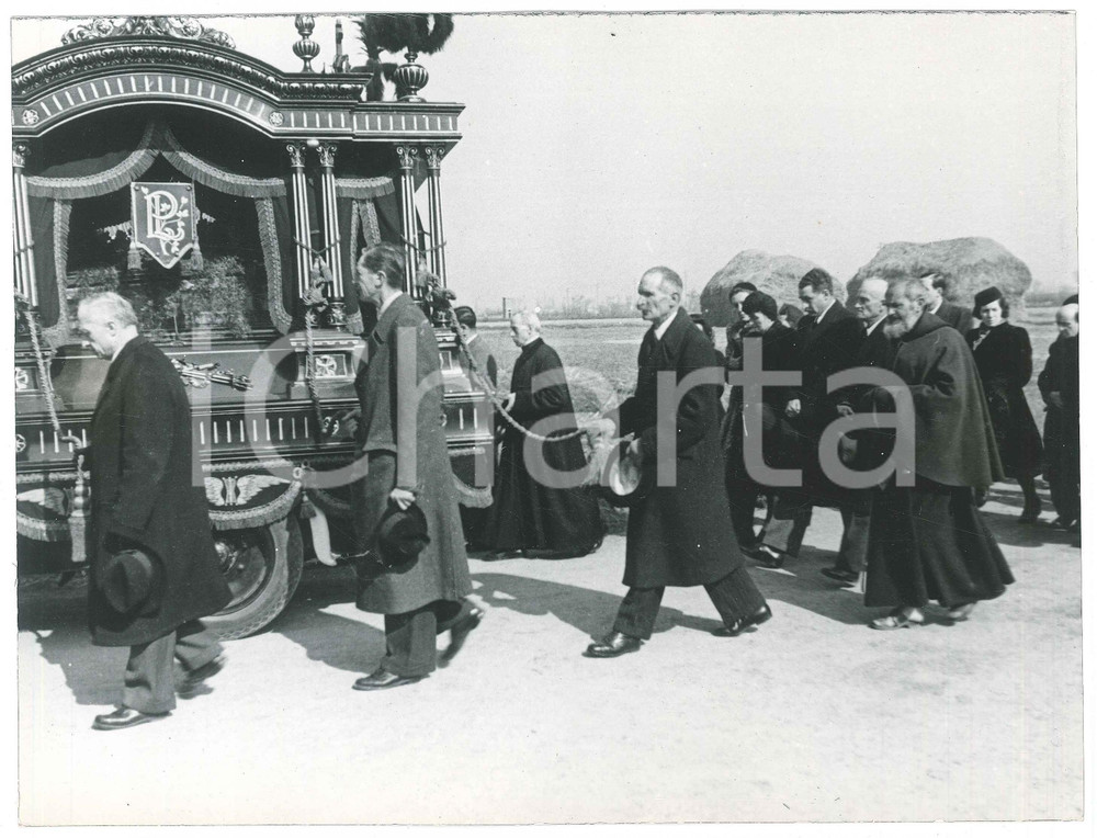 Fotografia d epoca originale 1944 MILANO Via Macconago  Azienda Agricola PEREGO Corteo funerali titolare 6 1