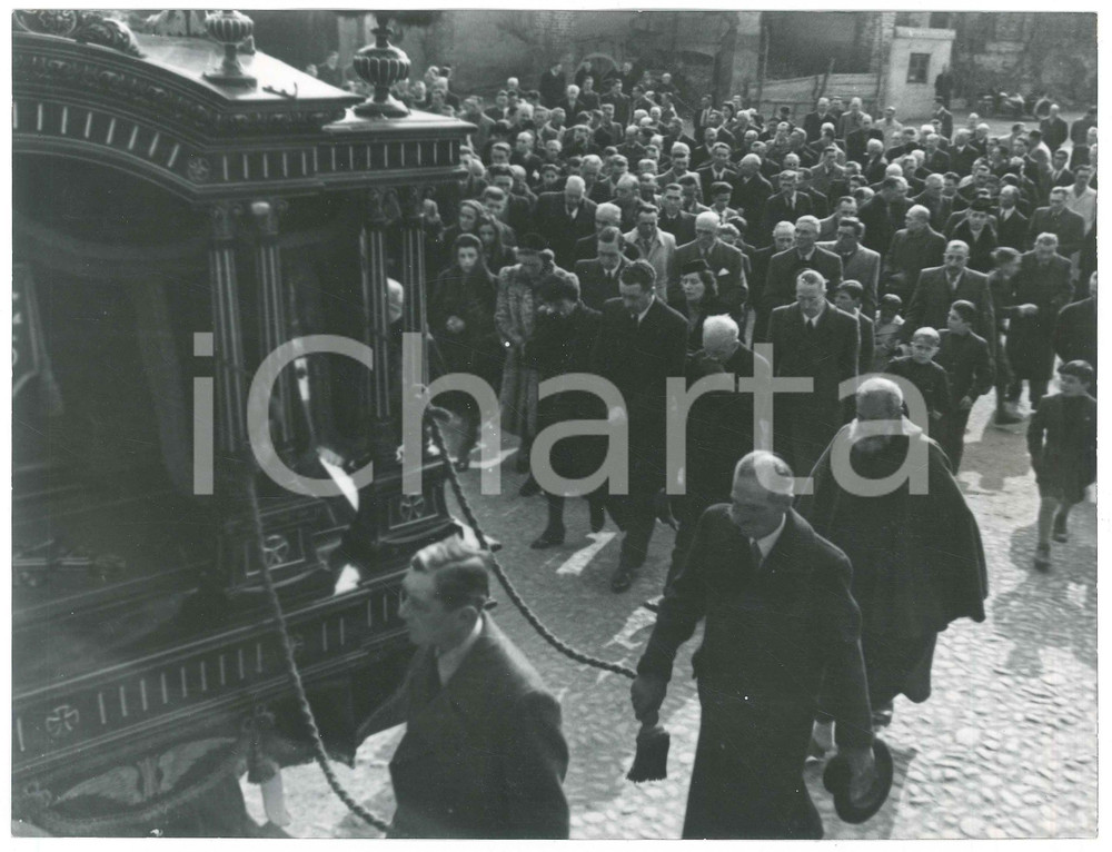 Fotografia d epoca originale 1944 MILANO Via Macconago  Azienda Agricola PEREGO  Funerali titolare 1 Foto 1