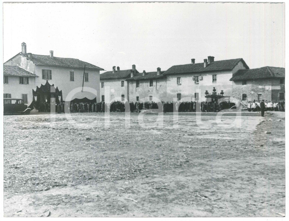 Fotografia d epoca originale 1944 MILANO Via Macconago  Azienda Agricola PEREGO  Funerali titolare 2 Foto 1
