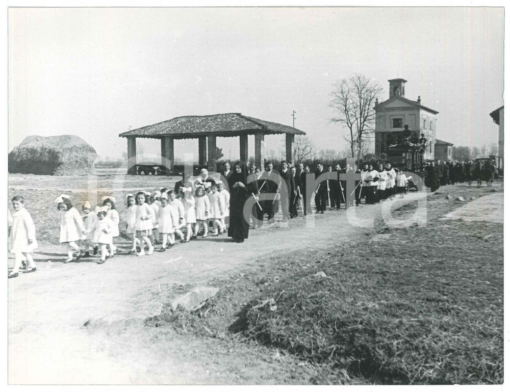 Fotografia d epoca originale 1944 MILANO Via Macconago  Azienda Agricola PEREGO Corteo funerali titolare 2 1
