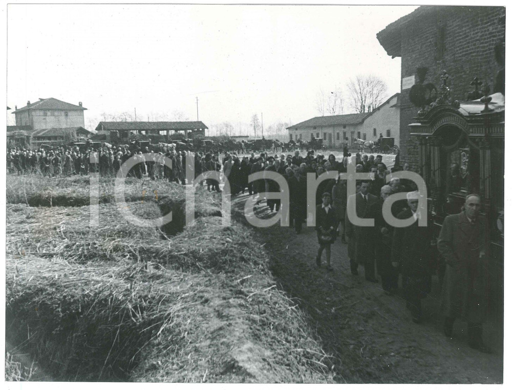 Fotografia d epoca originale 1944 MILANO Via Macconago  Azienda Agricola PEREGO Corteo funerali titolare 1 1