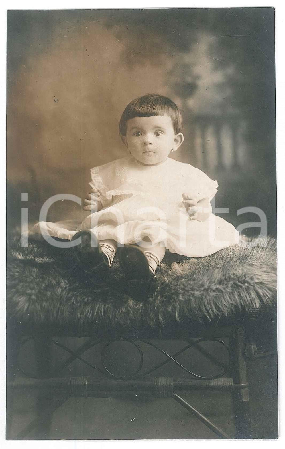 1910 ca NAPOLI Bambina su una sedia - Ritratto - Foto Alfredo ADAMO 14x9 cm