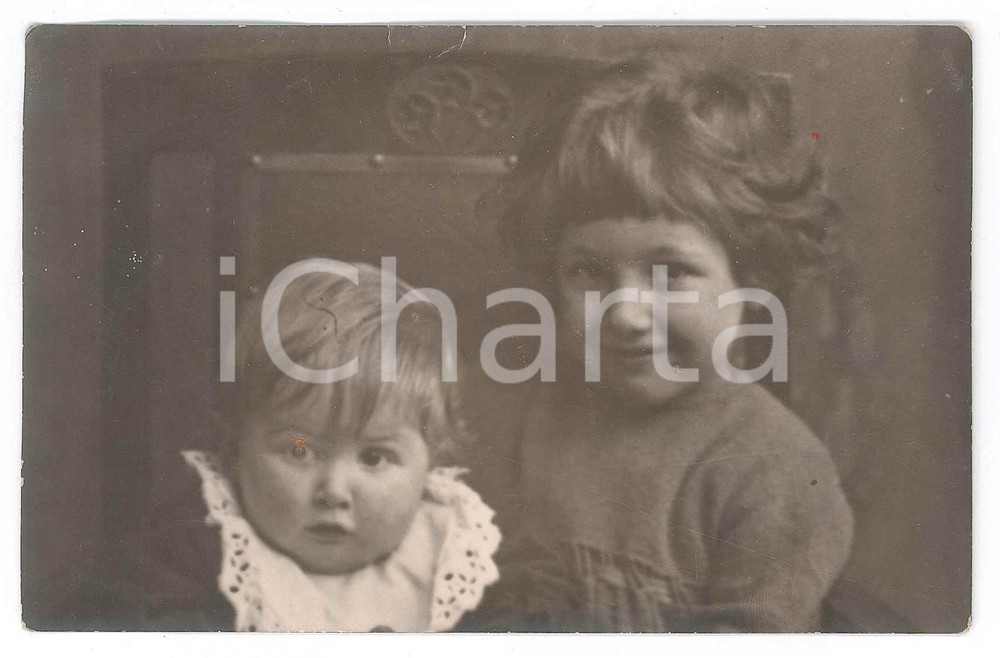 Fotografia d epoca originale 1924 TORINO  COSTUME  Ritratto di due fratellini Foto cartolina 14x9 cm 1